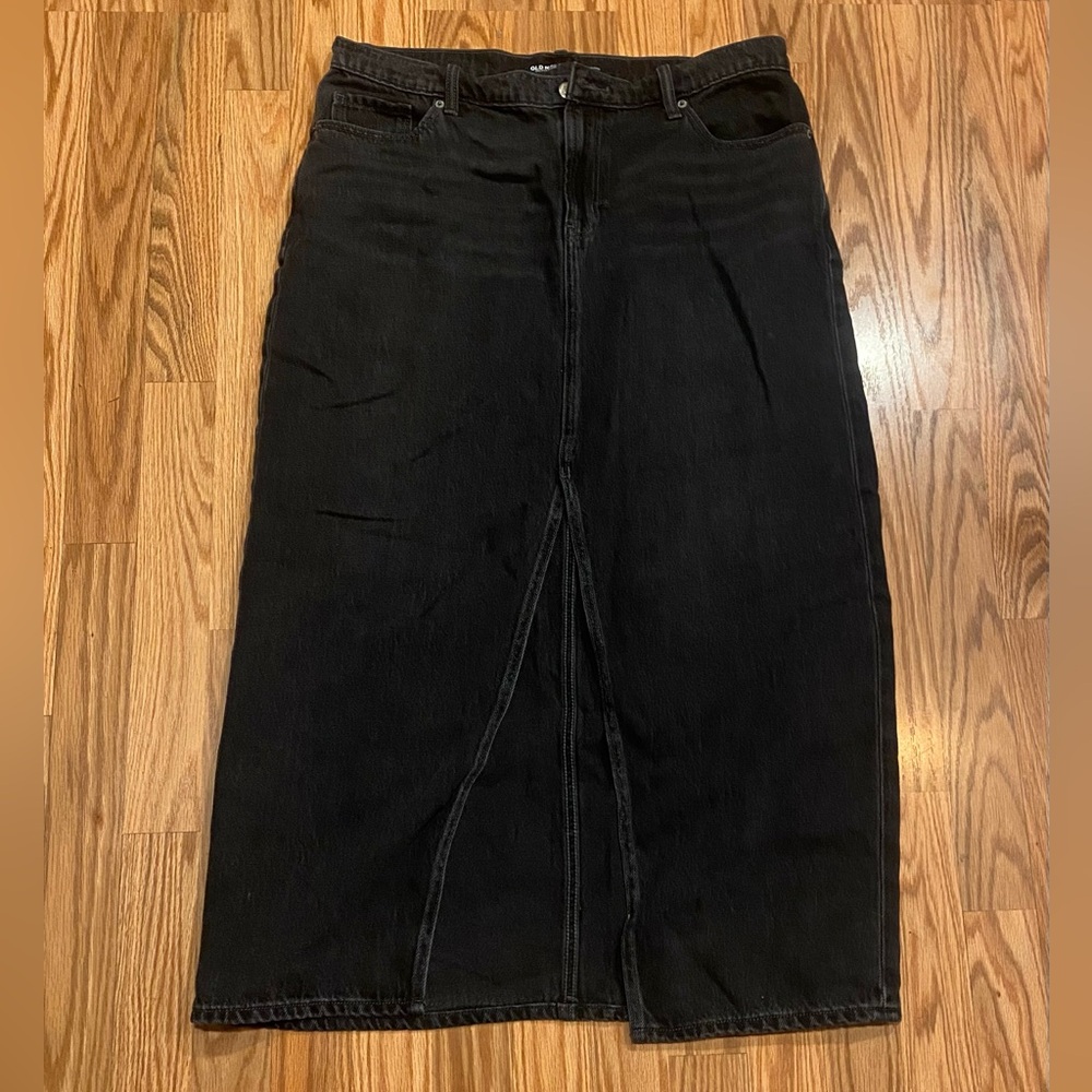 Old Navy Denim Skirt in Black